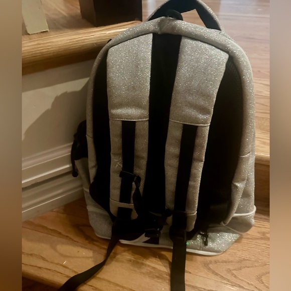 Perfect condition CA Rebel backpack! - Picture 5 of 6